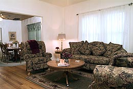 adams-st-gst-hse-living-884.jpg adams-st-gst-hse-living-884.jpg