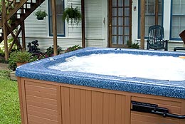 adams-st-gst-hse-tub-8863.jpg