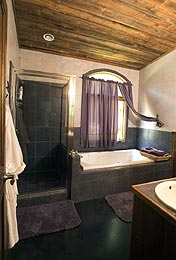 cross-mtn-retreat-st2-bath.jpg